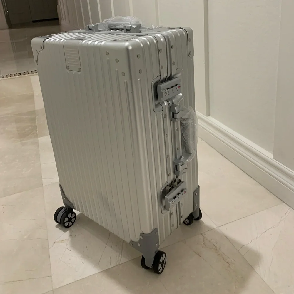 CHAMPS Aluminum Hardside Spinner Suitcase